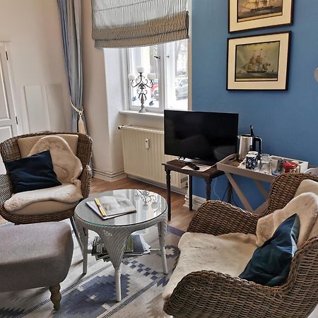 Bed&Breakfast Wagner "Im Alten Pfarrhaus" Neuruppin Bagian luar foto