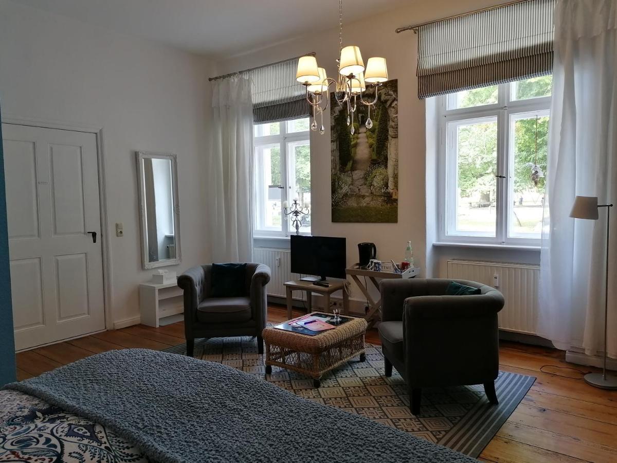Bed&Breakfast Wagner "Im Alten Pfarrhaus" Neuruppin Bagian luar foto