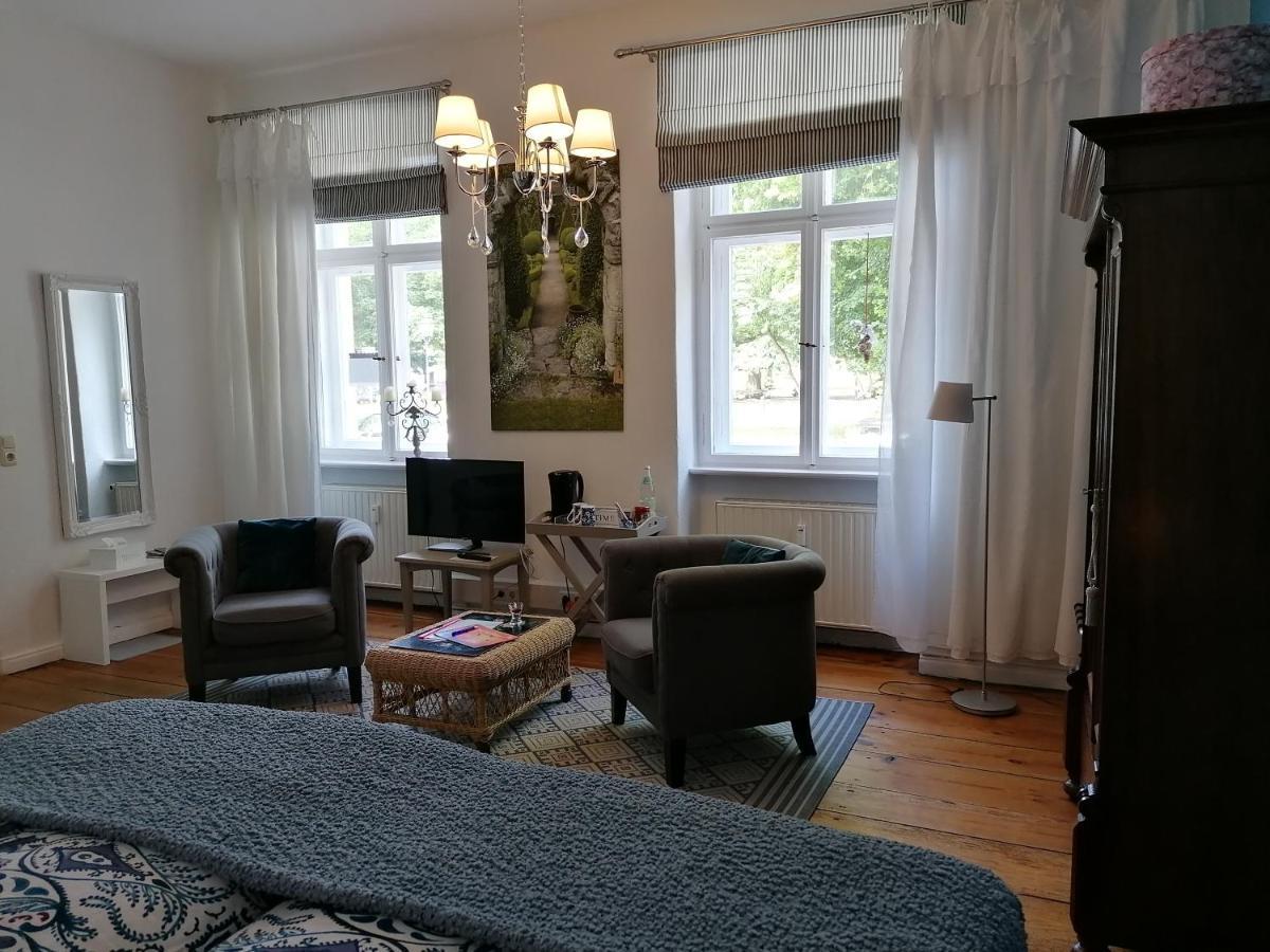 Bed&Breakfast Wagner "Im Alten Pfarrhaus" Neuruppin Bagian luar foto