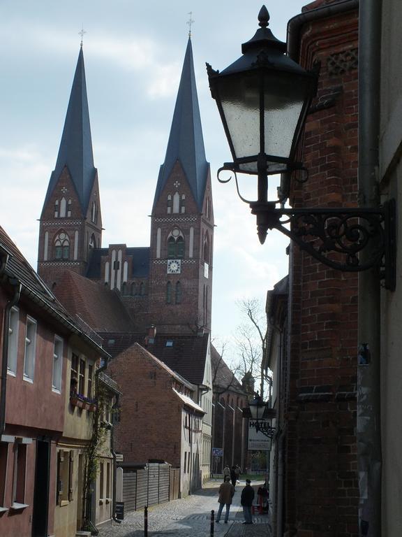 Bed&Breakfast Wagner "Im Alten Pfarrhaus" Neuruppin Bagian luar foto