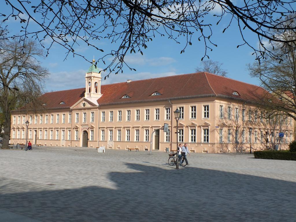 Bed&Breakfast Wagner "Im Alten Pfarrhaus" Neuruppin Bagian luar foto