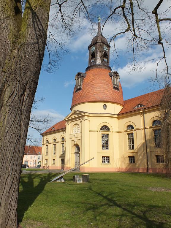 Bed&Breakfast Wagner "Im Alten Pfarrhaus" Neuruppin Bagian luar foto