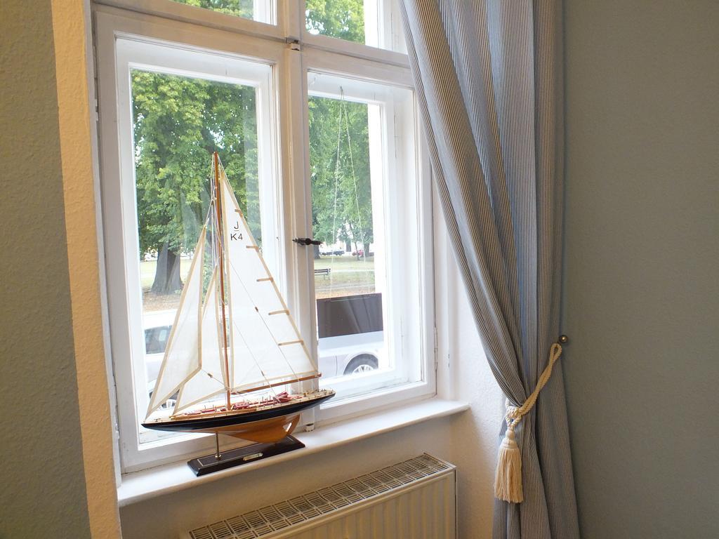 Bed&Breakfast Wagner "Im Alten Pfarrhaus" Neuruppin Bagian luar foto