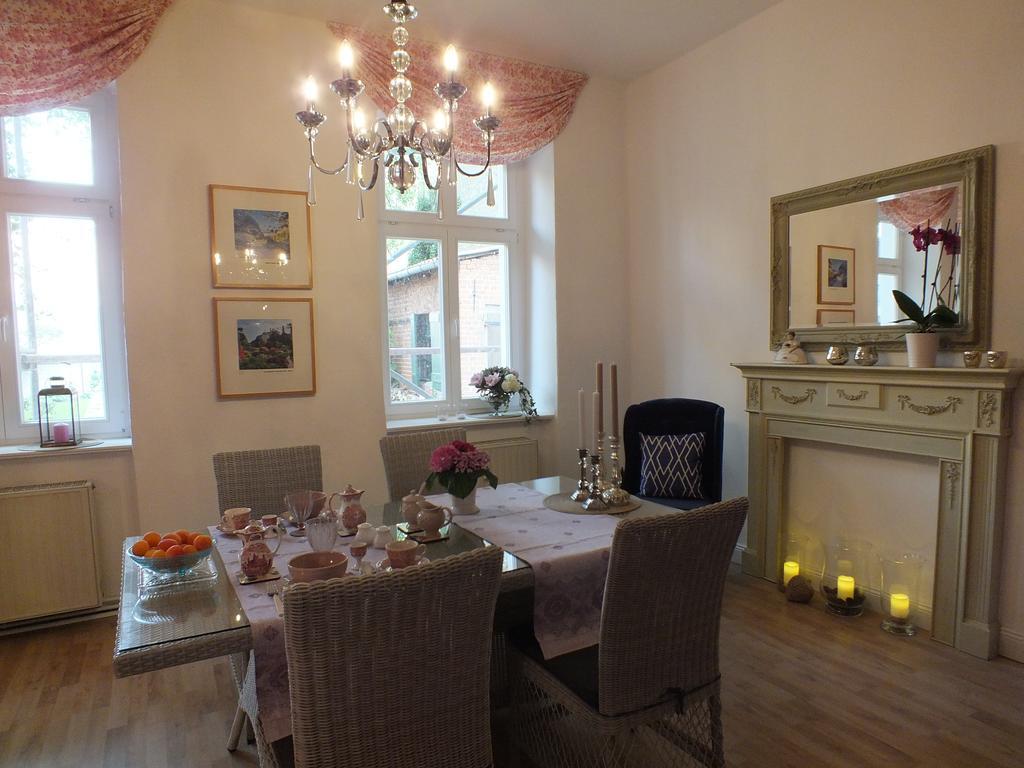 Bed&Breakfast Wagner "Im Alten Pfarrhaus" Neuruppin Bagian luar foto