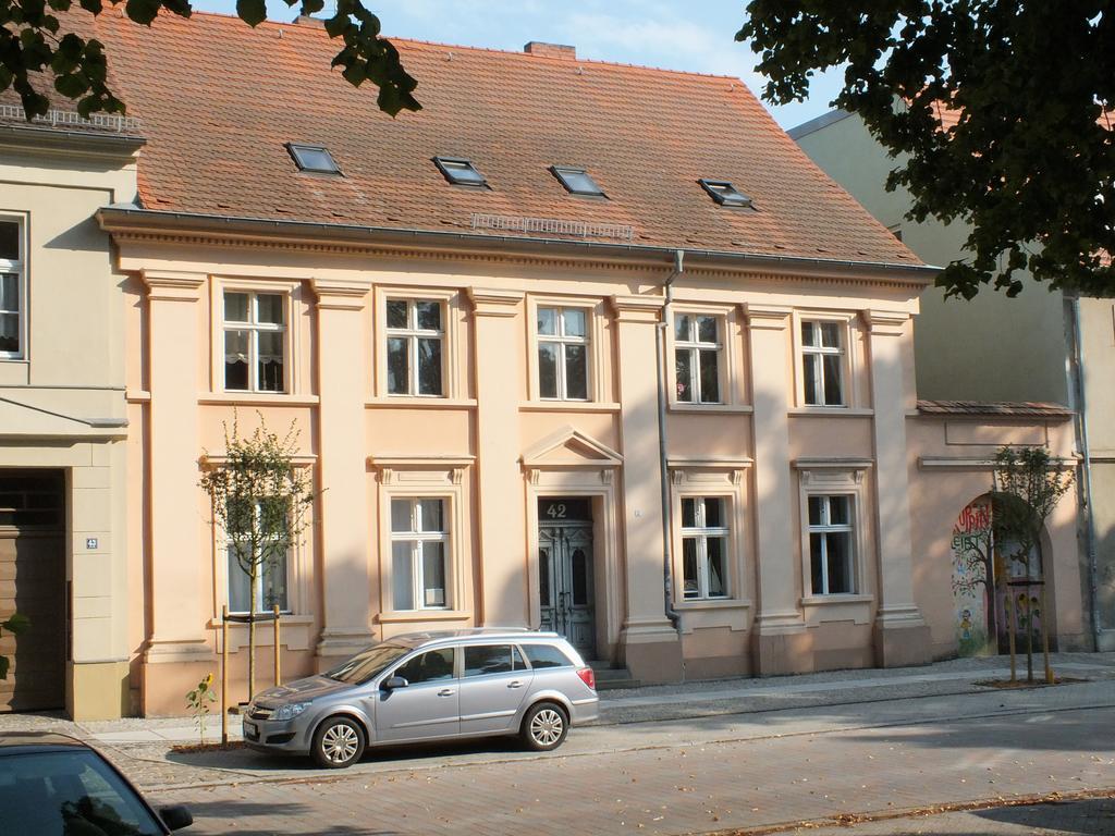Bed&Breakfast Wagner "Im Alten Pfarrhaus" Neuruppin Bagian luar foto