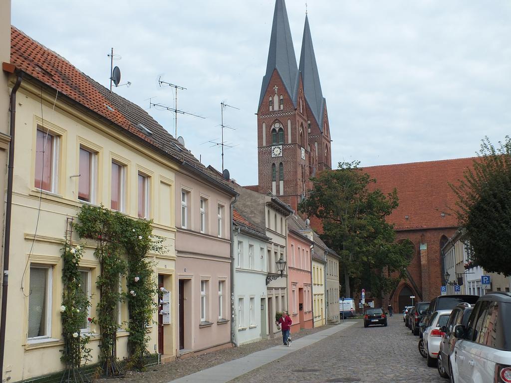 Bed&Breakfast Wagner "Im Alten Pfarrhaus" Neuruppin Bagian luar foto