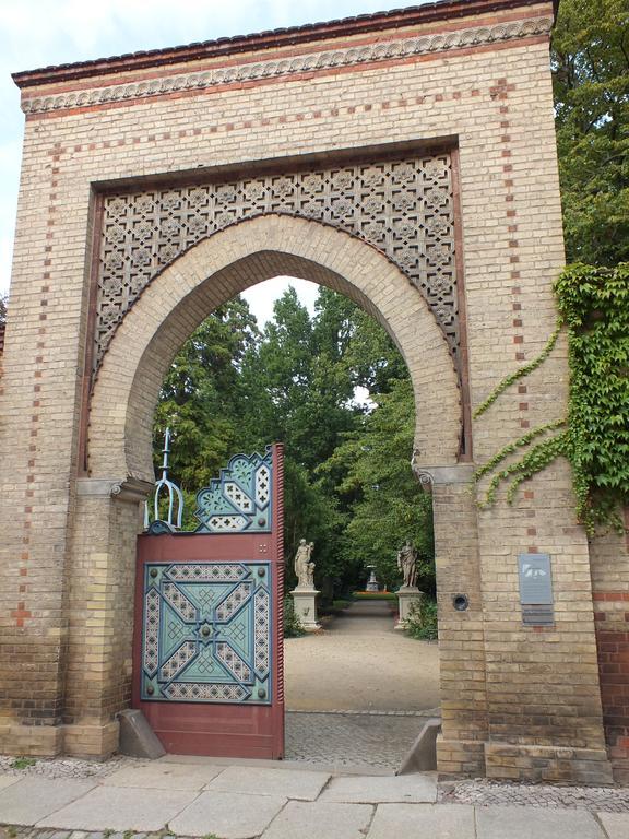 Bed&Breakfast Wagner "Im Alten Pfarrhaus" Neuruppin Bagian luar foto