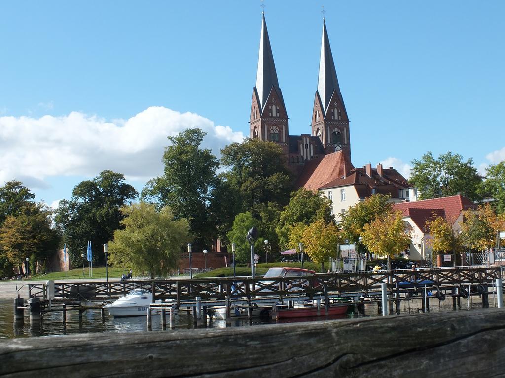 Bed&Breakfast Wagner "Im Alten Pfarrhaus" Neuruppin Bagian luar foto