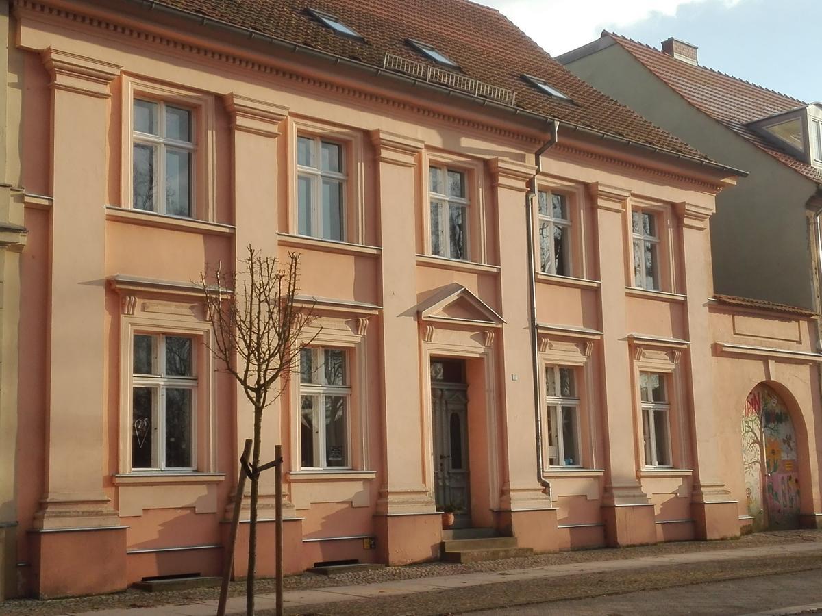 Bed&Breakfast Wagner "Im Alten Pfarrhaus" Neuruppin Bagian luar foto